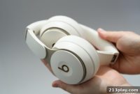 Apple Unveils Noise-Cancelling Beats Solo Pro